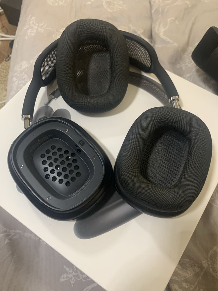 Продам AirPods Max в идеальном состоянии
