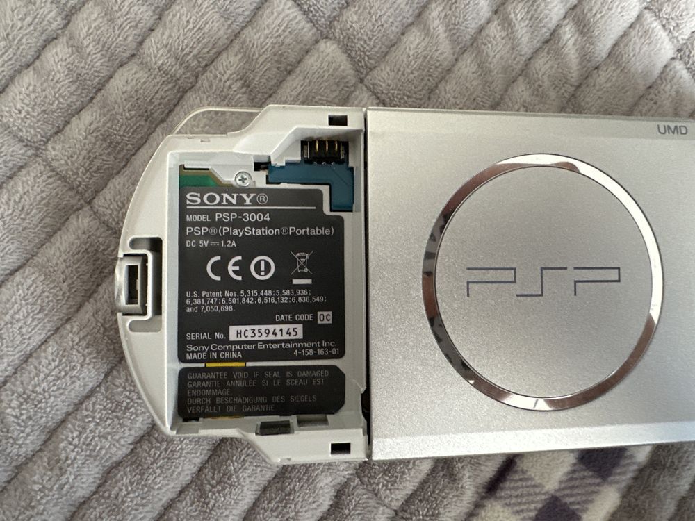 psp 3000 mystic silver в идеальном состояние устоновлено где то 40 игр