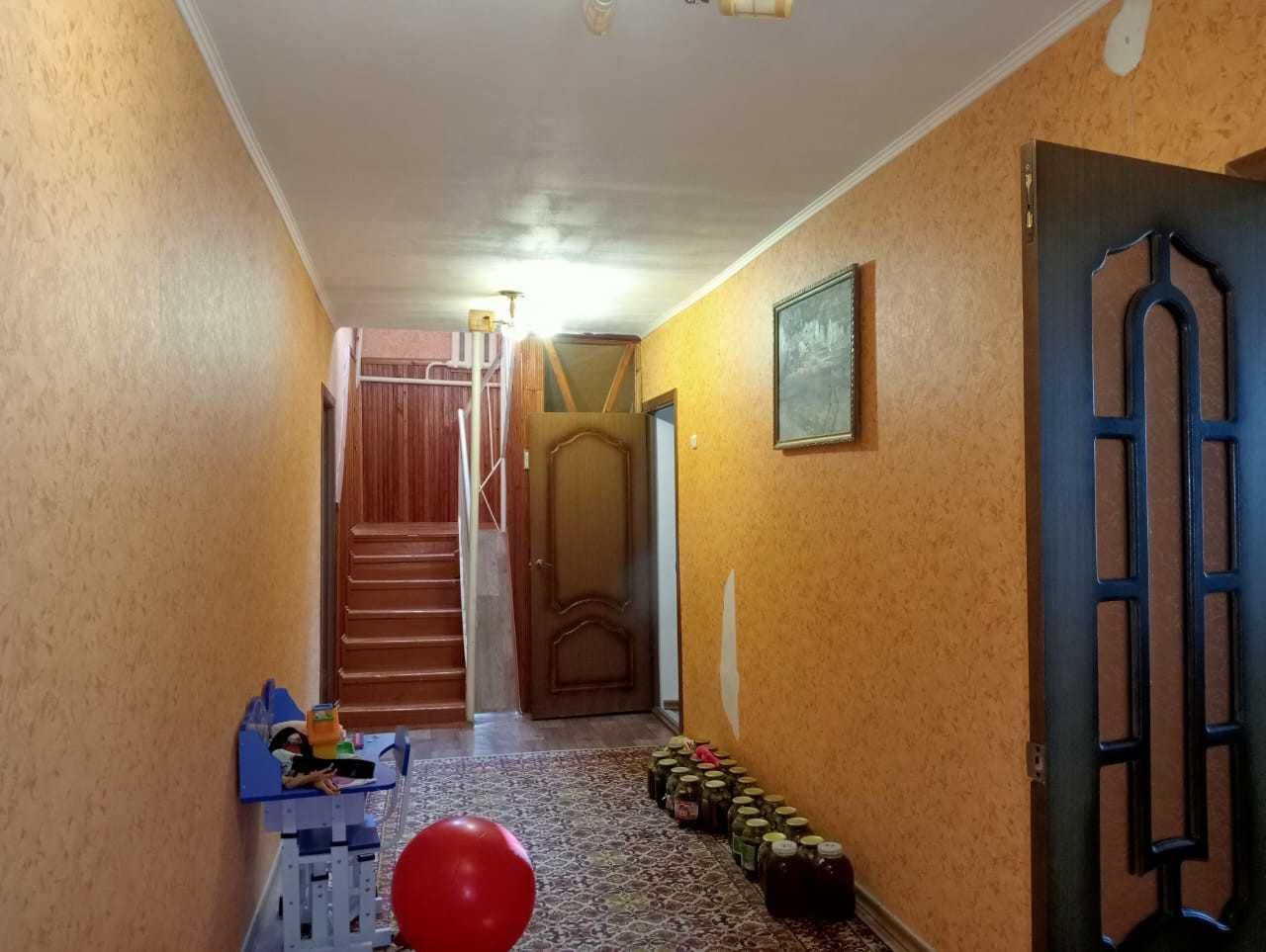 Недорого продается 2-этажный дом в мкр.Автомобилистов в Зачаганске