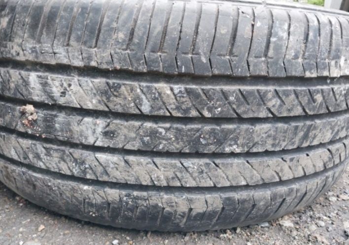 4 шины 255 50 R19. Пара Bridgestone, пара Zeta.