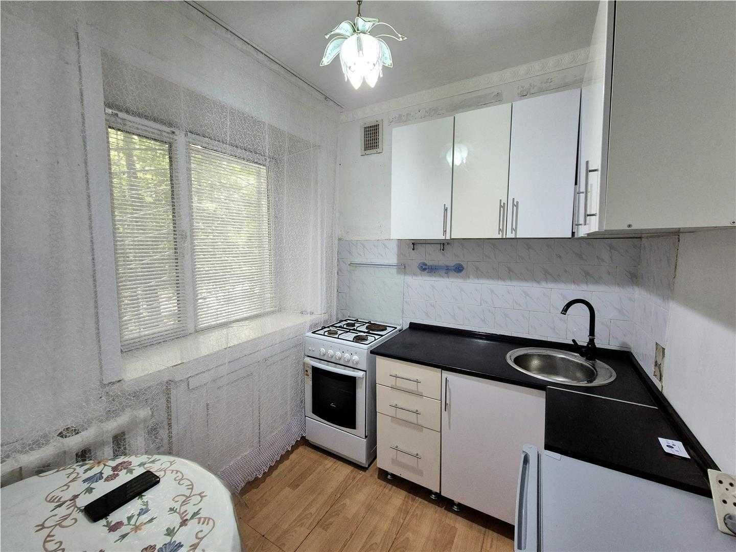 Продам 2 комн квартиру на Востоке , по ул. Байсеитова
на 1/5 эт