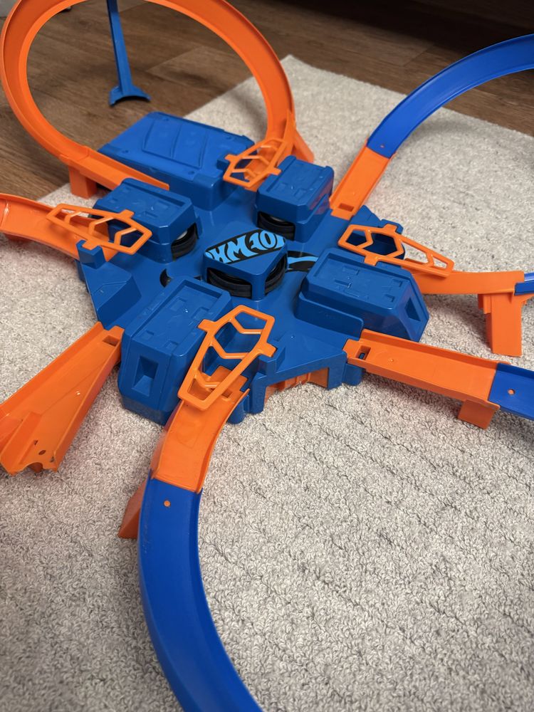 Hot wheels трек criss cross crash