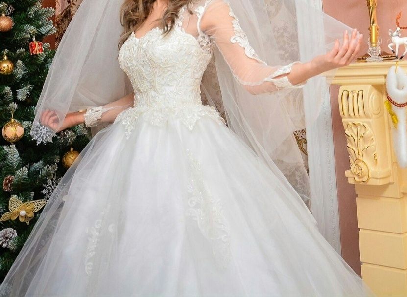 Продам свадебное платье , размер 38-42