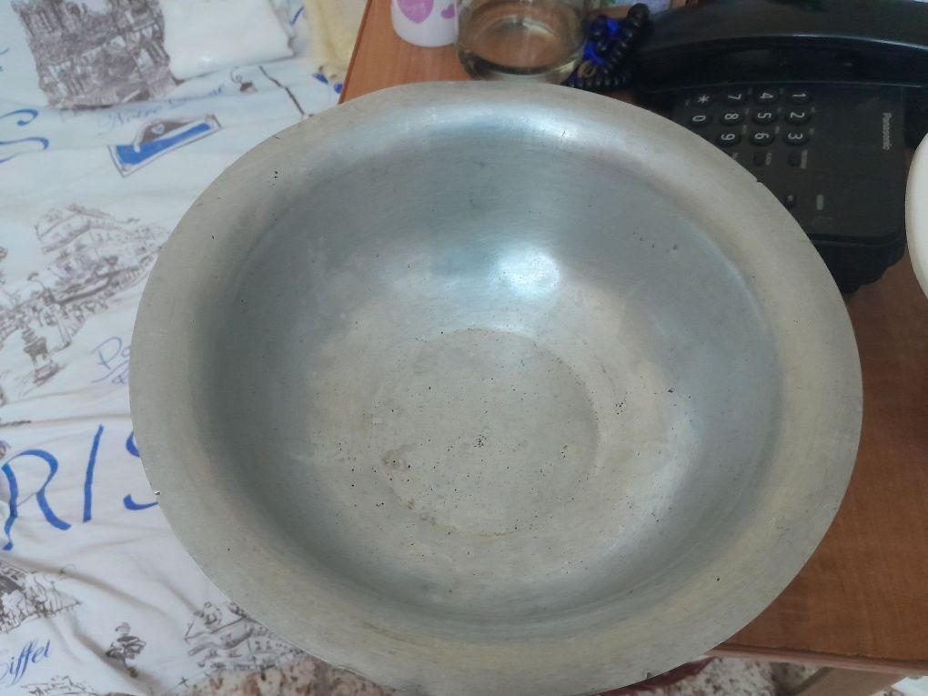 Продам кастрюлю ,