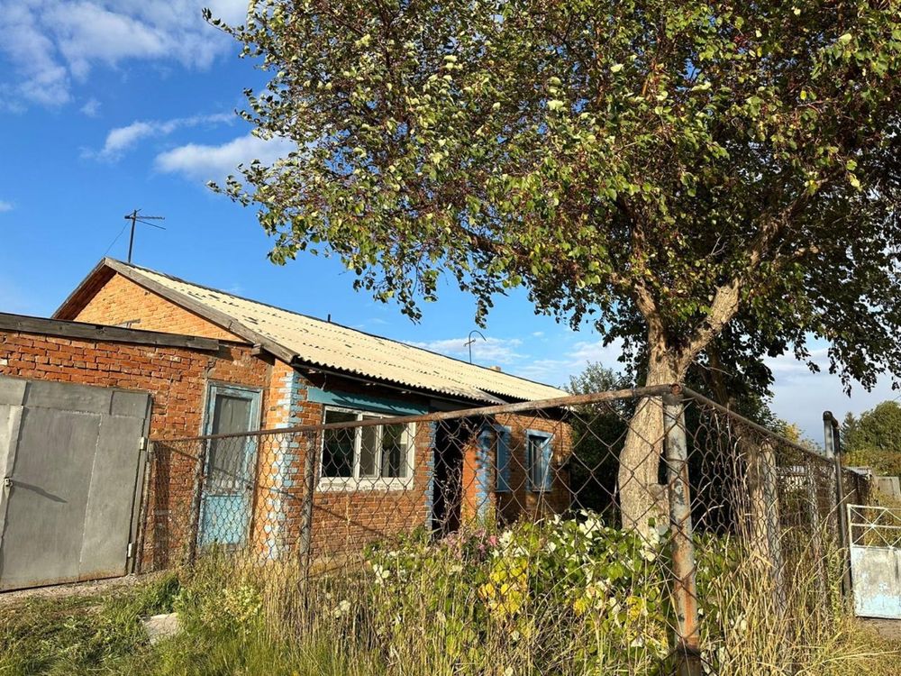 Продам дом в с Макеевка с гаржем, баней и участком