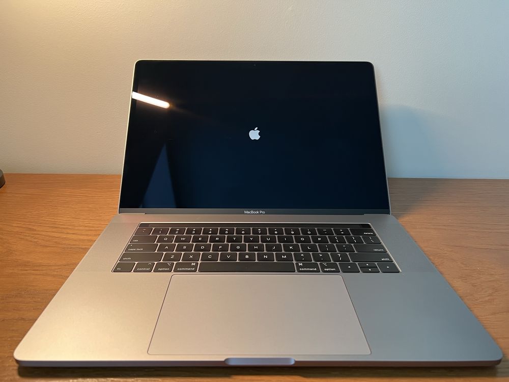 MacBook Pro 15,4” i9 32Gb 1TB Radeon Vega PRO 20