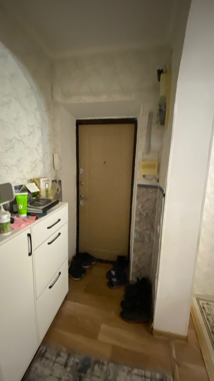 СМП 136, 2 дом 4 комн квартира сатылады