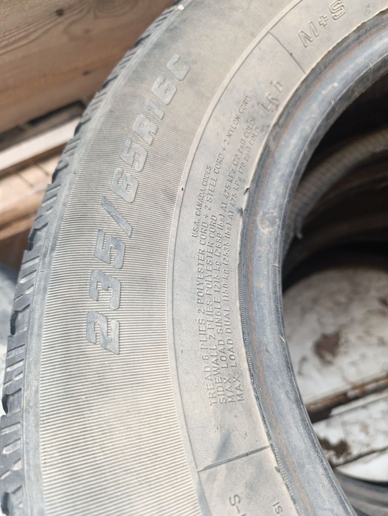Продам шины 235 65 R16с грузовые , 3 шт, цена за 1 шт, торг