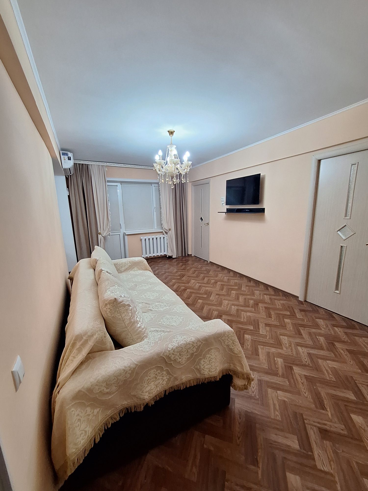 Срочно в центре продаётся  3-комнатная квартира по ул.  Абай 22 "а"