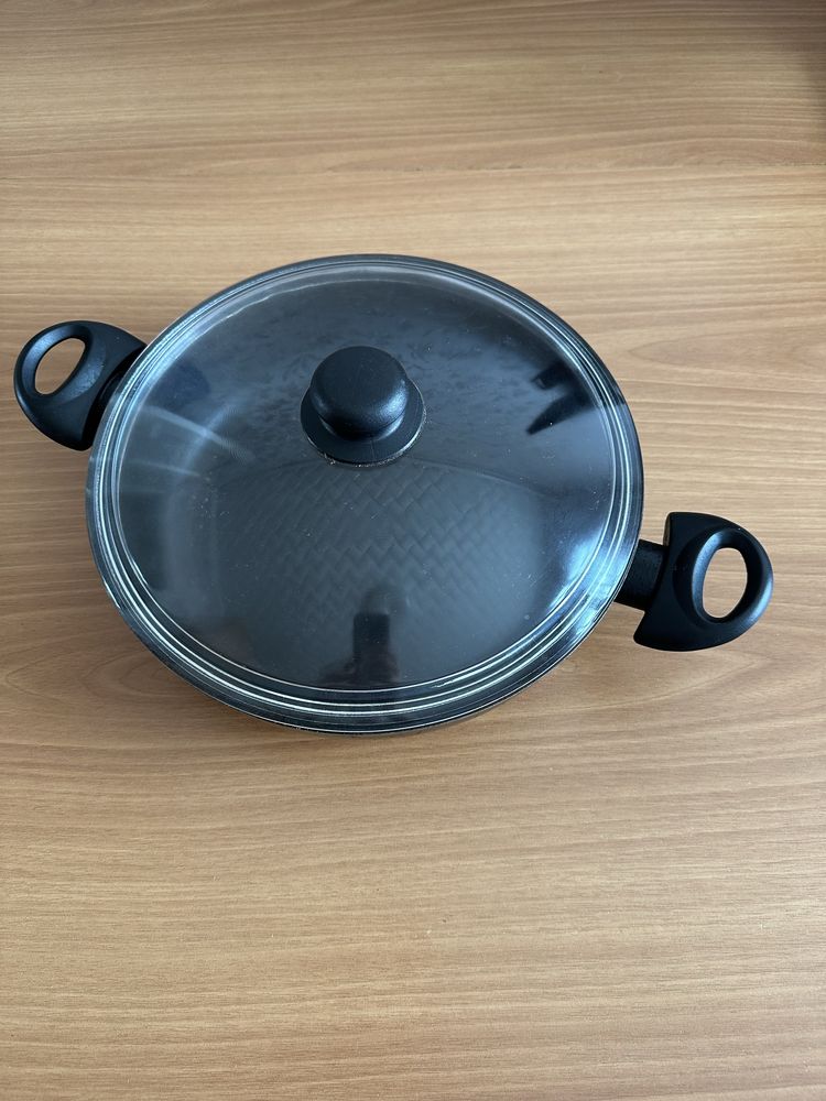 Продам сотейник с крышкой
