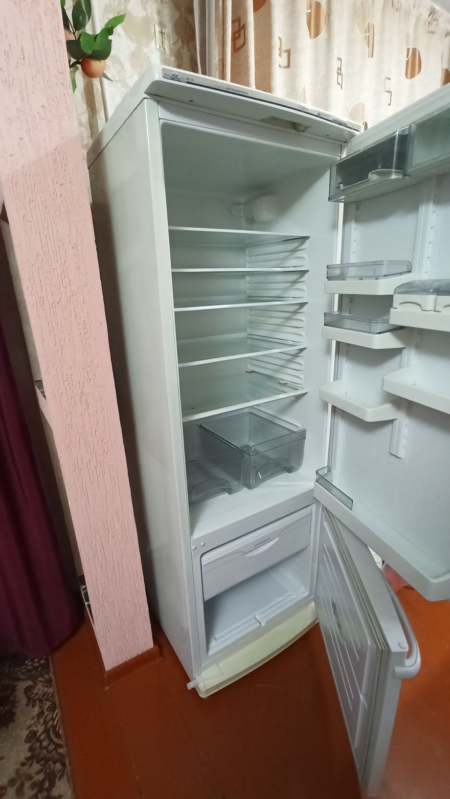 Продам холодильник