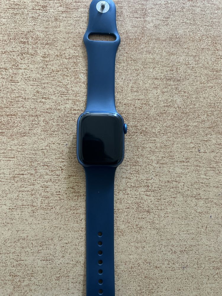 Продам Apple Watch 7