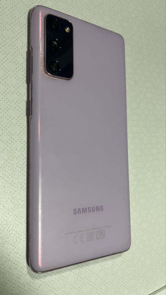 Samsung s20fe продам срочно за 50000 либо обмен предлагайте