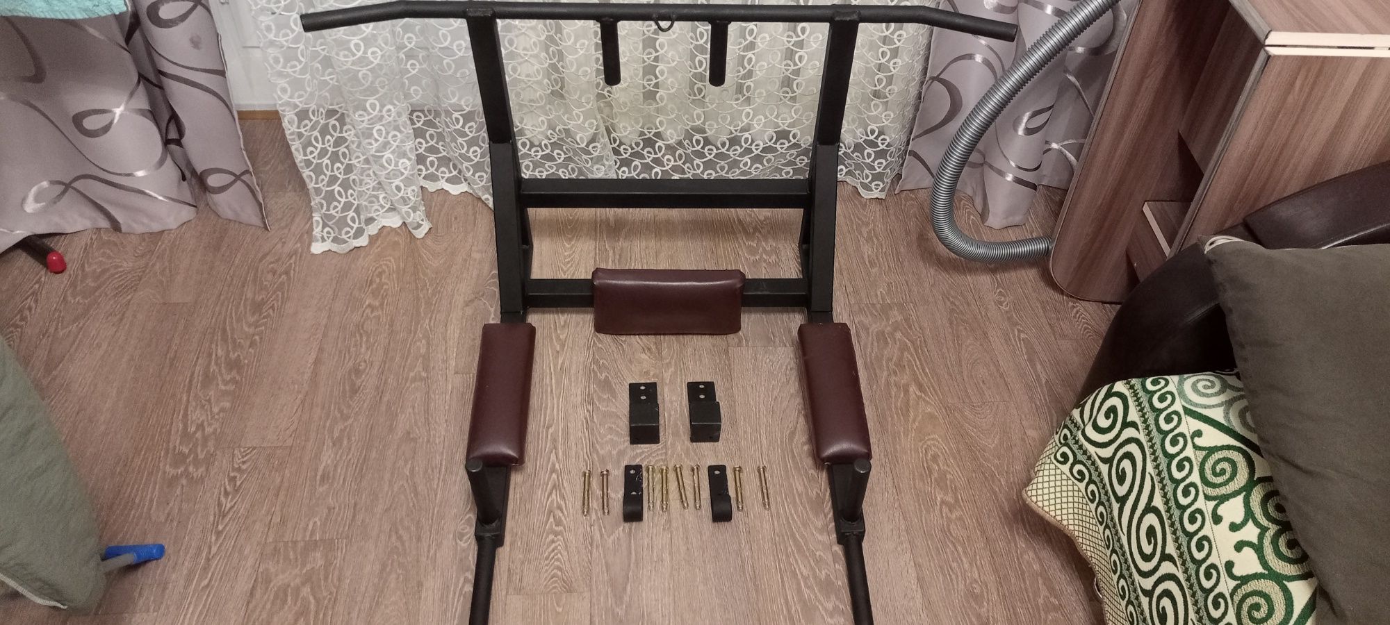 Турник продам новый