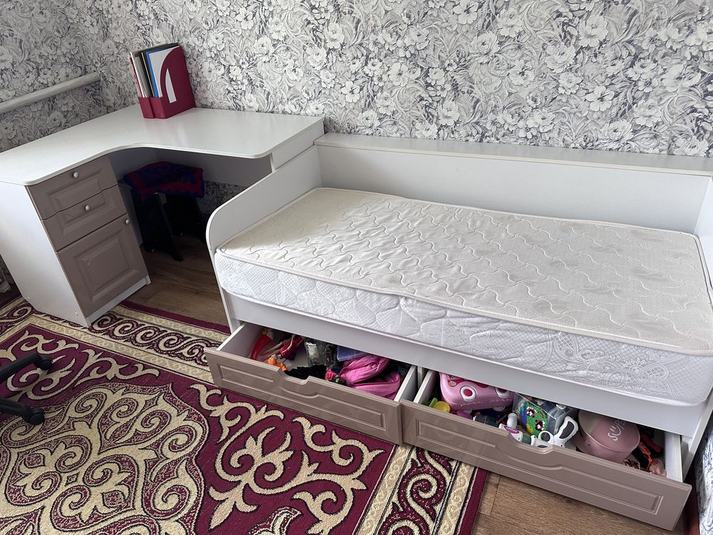 Продам детский гарнитур уни