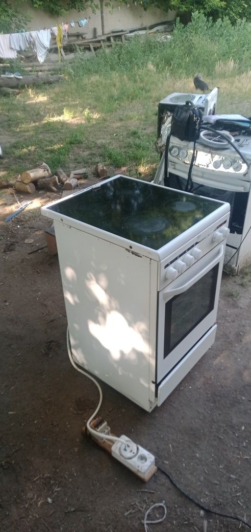 Продам стеклокерамическую электро плиту Eurolux