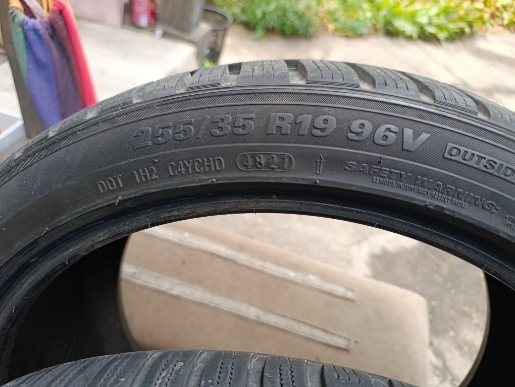 Продам Шины KUMHO 275/35/19 в отличном состоянии . Проездили 1 сезон.