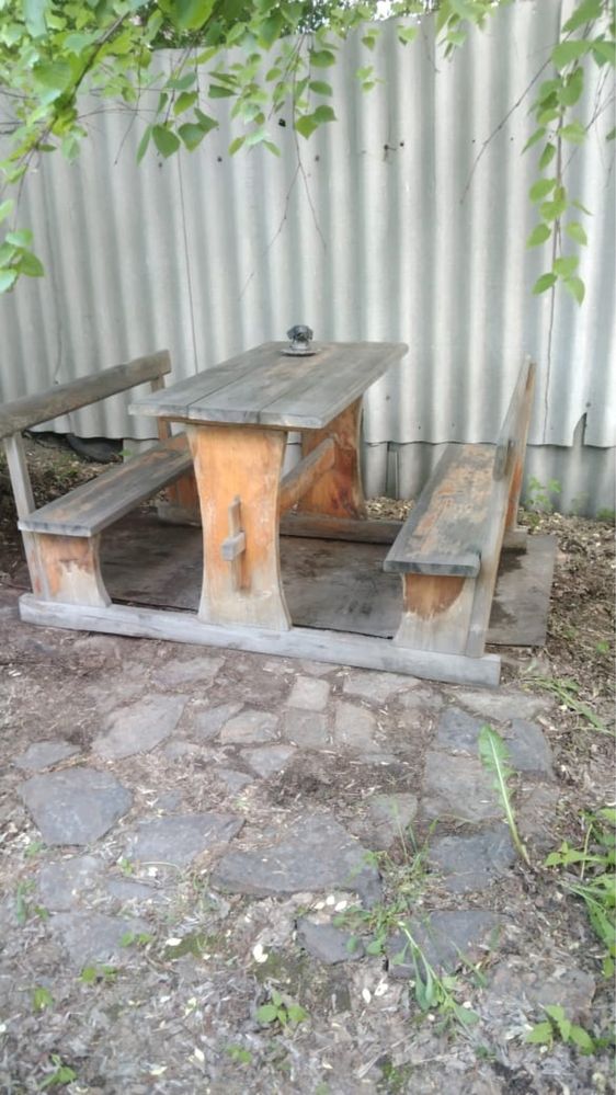 Продам деревянный стол с лавками