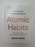 Atomic habits. Атомные привычки на английском.