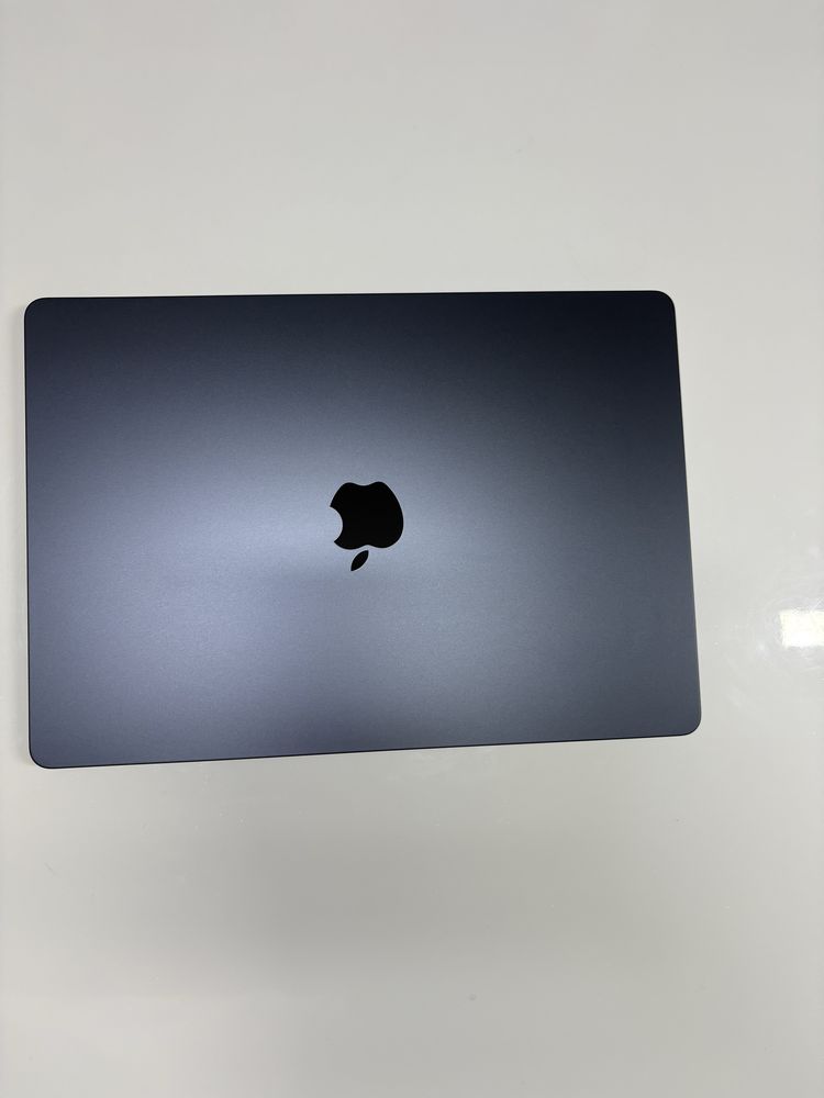 Продам MacBook 15 Midnight 16/256 gb