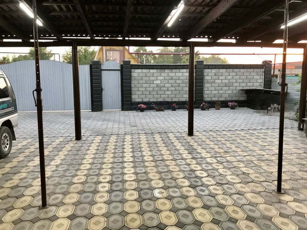 Чистый и ухоженный дом отличной планировки в самом центре.