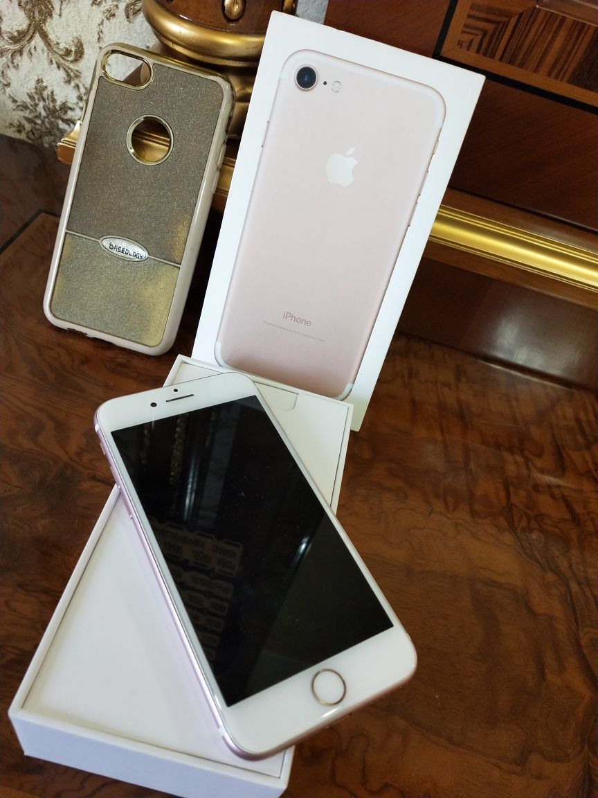 Айфон iPhone 7 с документами в коробке