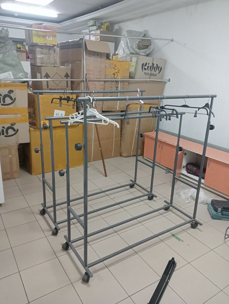 Продаю обарудавие для бизнеса, стоики для одежды, в отлином состоянии