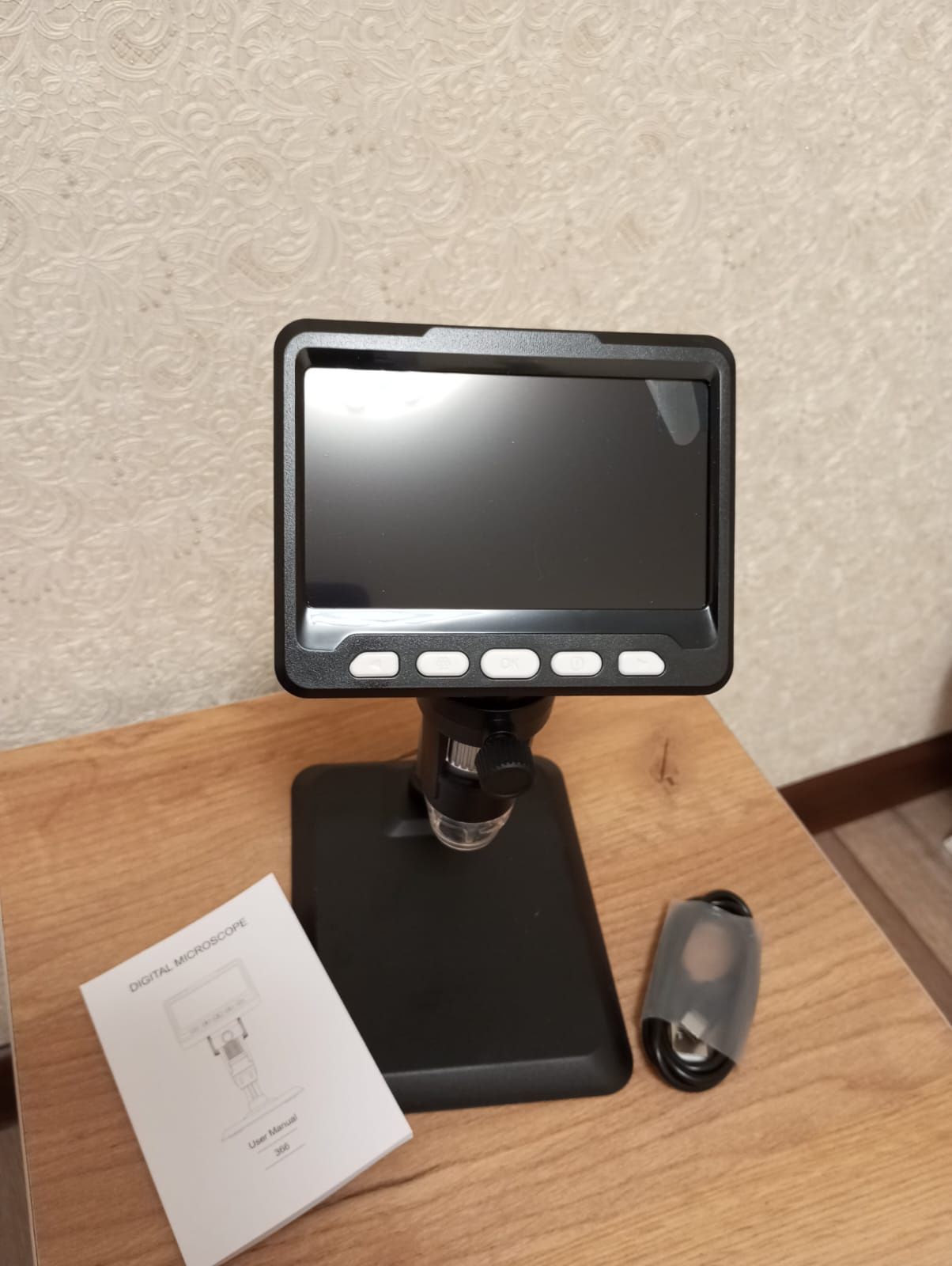 Цифровой микроскоп  QIMIC 10.92cm LCD дисплеем