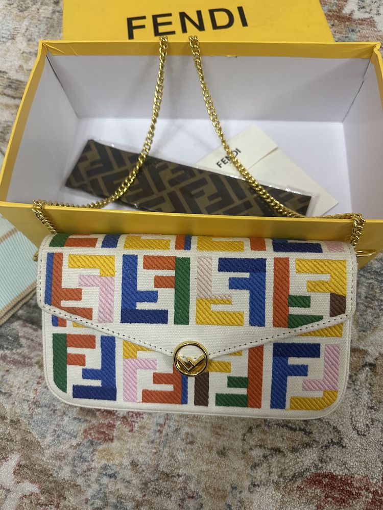 Gucci кофта Fendi сумка