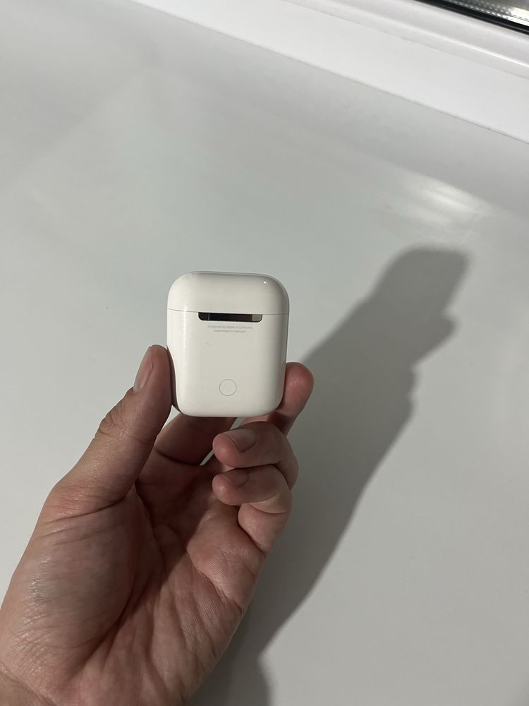 Наушники Apple AirPods 2 with Lightning белый гарантий 1год документым
