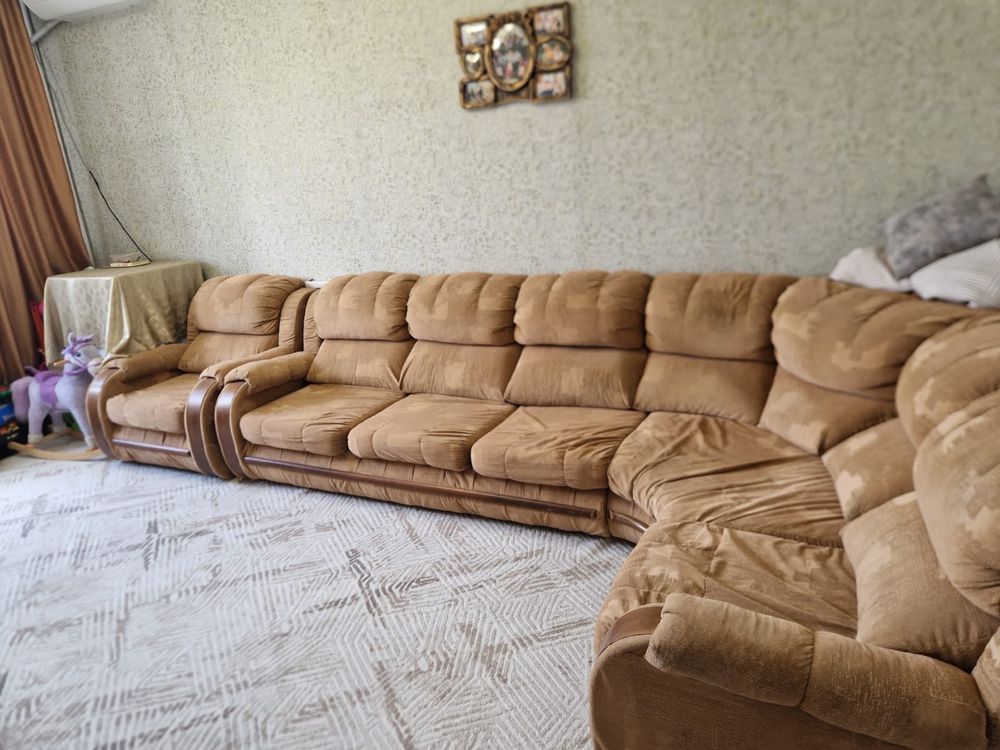 Продам угловой диван с креслом