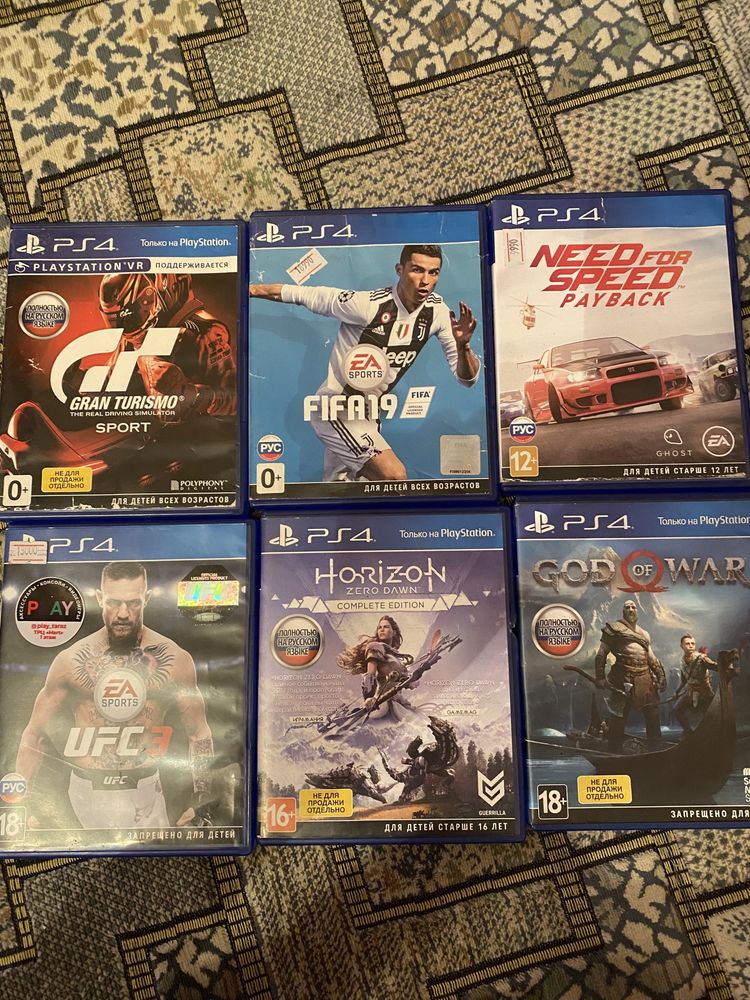 Приставка Sony PlayStation 4