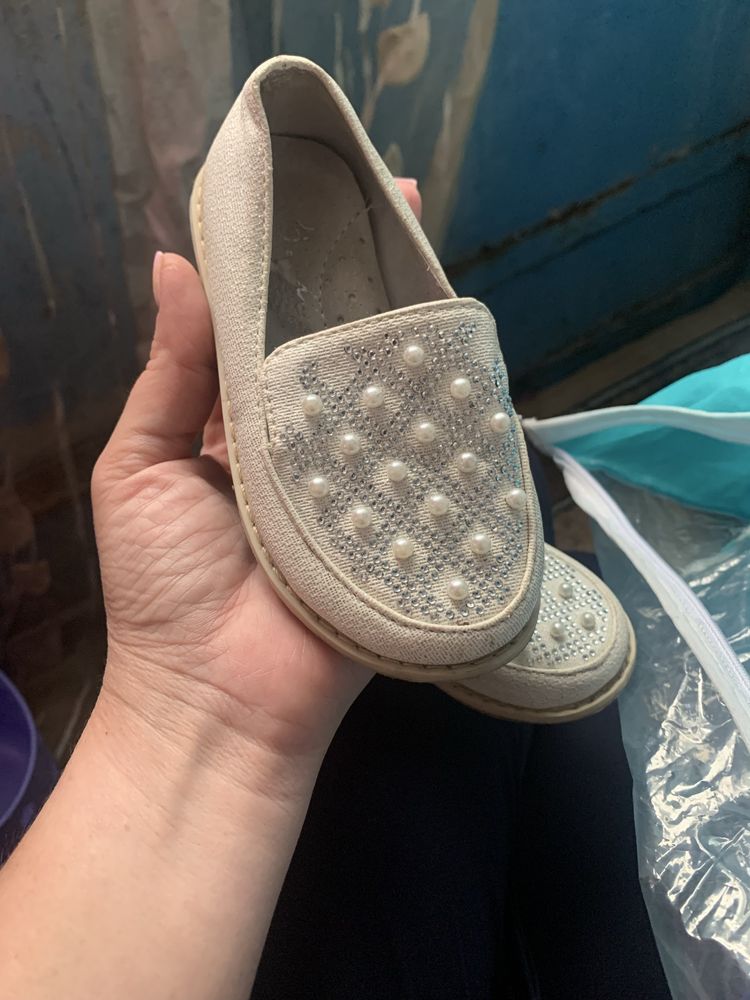 Продам обувь для девочки
