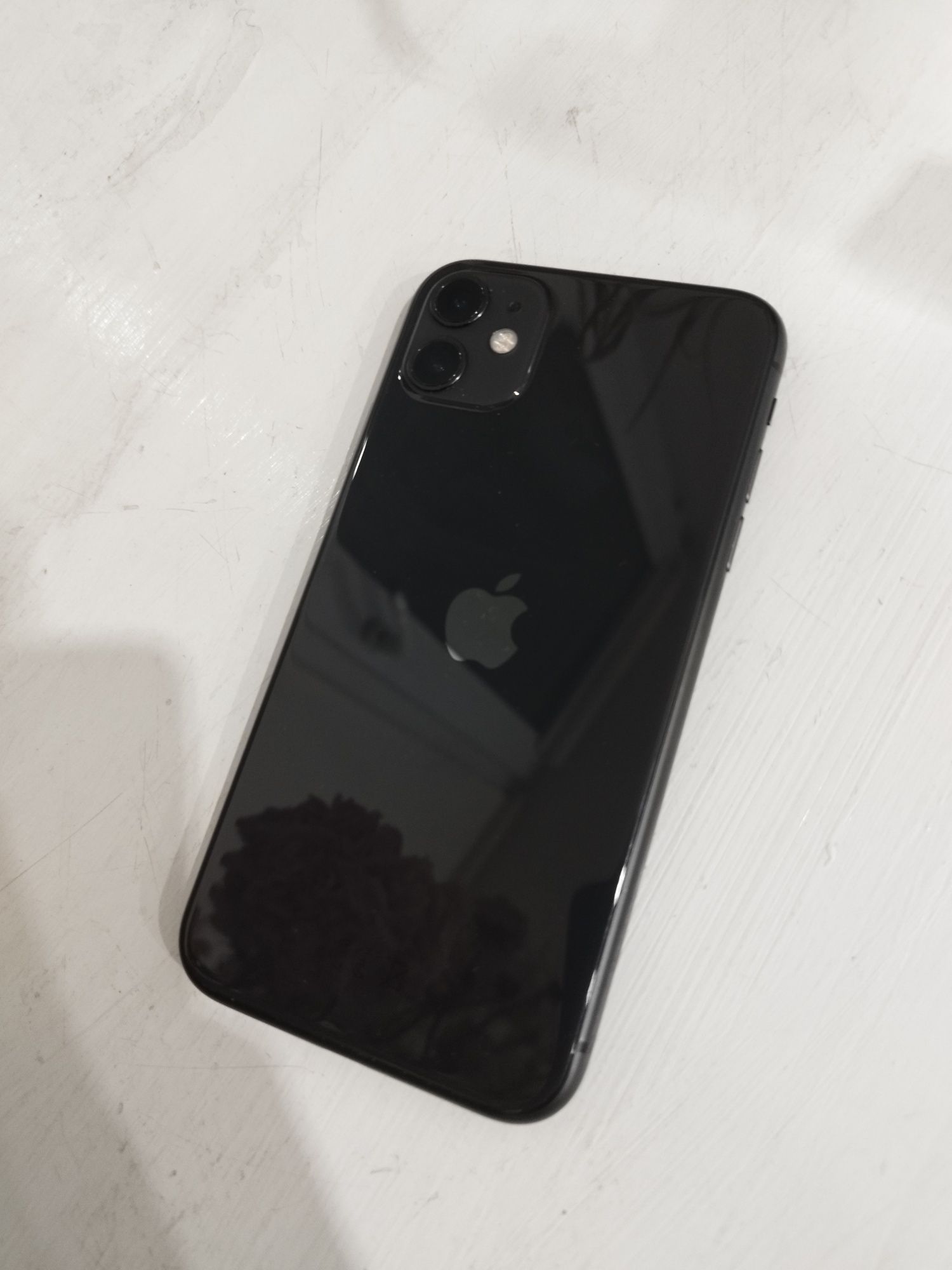 Iphone 11 64gb + apple watch se 2 gen