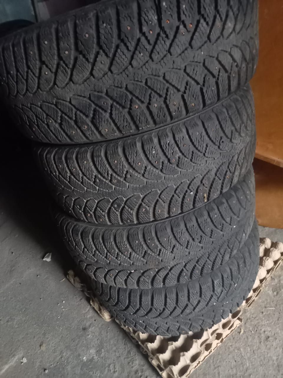 Зимние шины 215/55/16