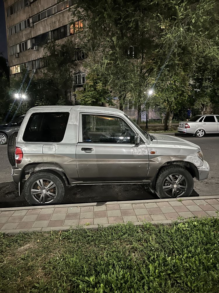 Mitsubishi pajero io