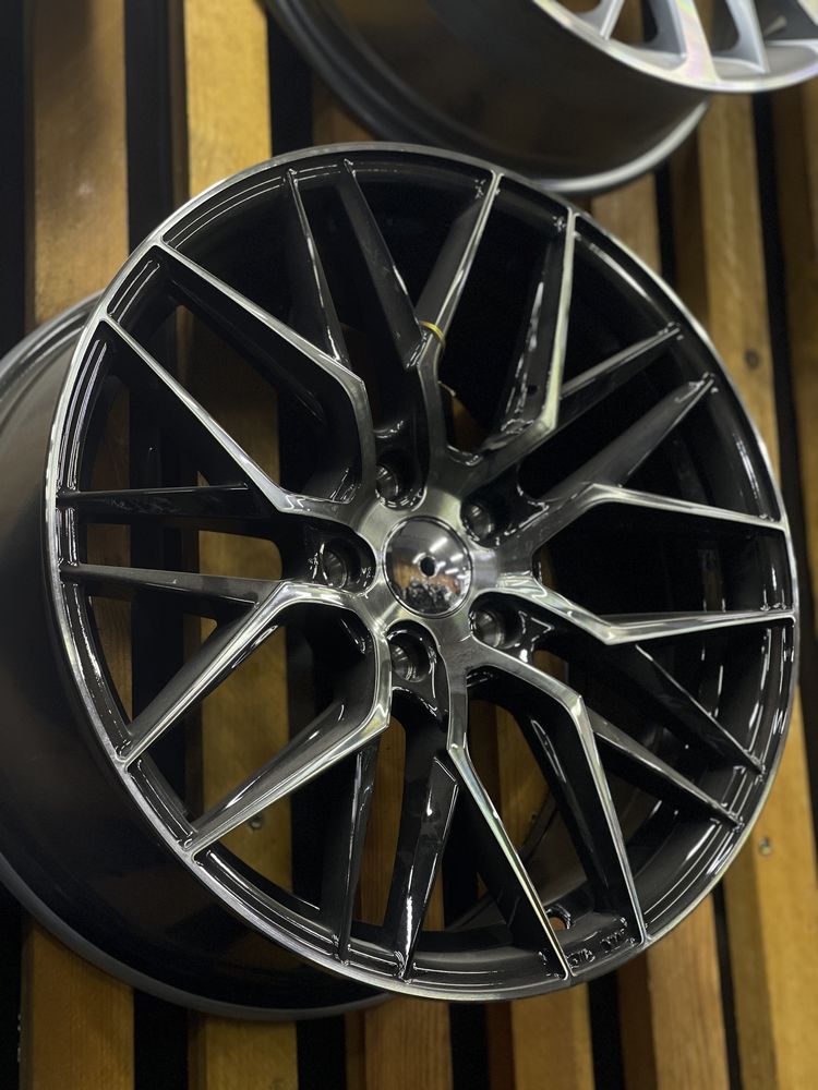 Продается комплект диск R18 5x114.3 воссены