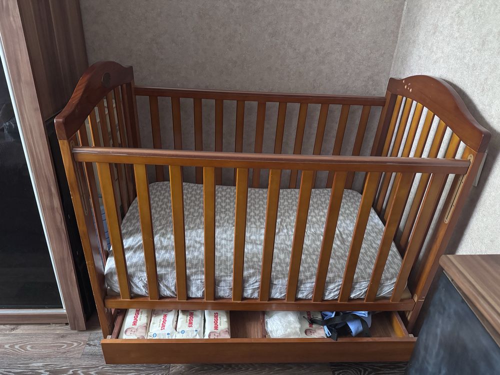 Отдам детскую кровать бесплатно.