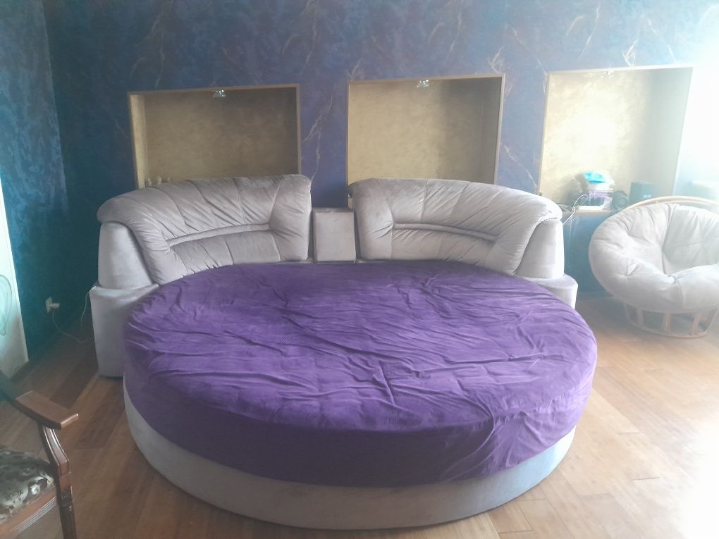 Продам большую кровать