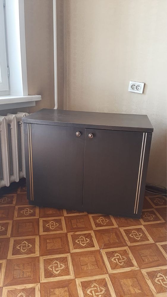 Продам стенку с комодом и жернальным столиком