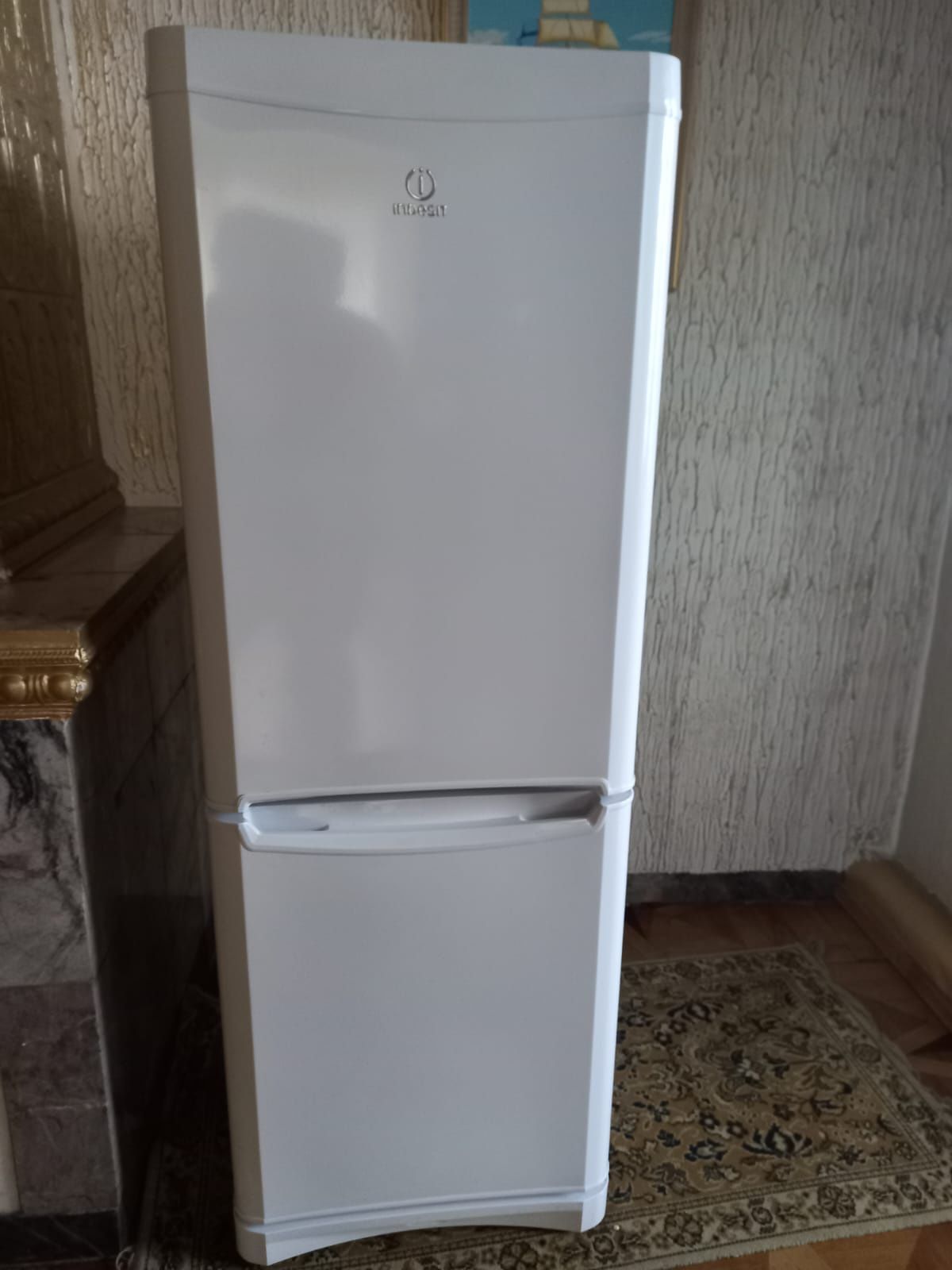 Холодильник б/у продаю