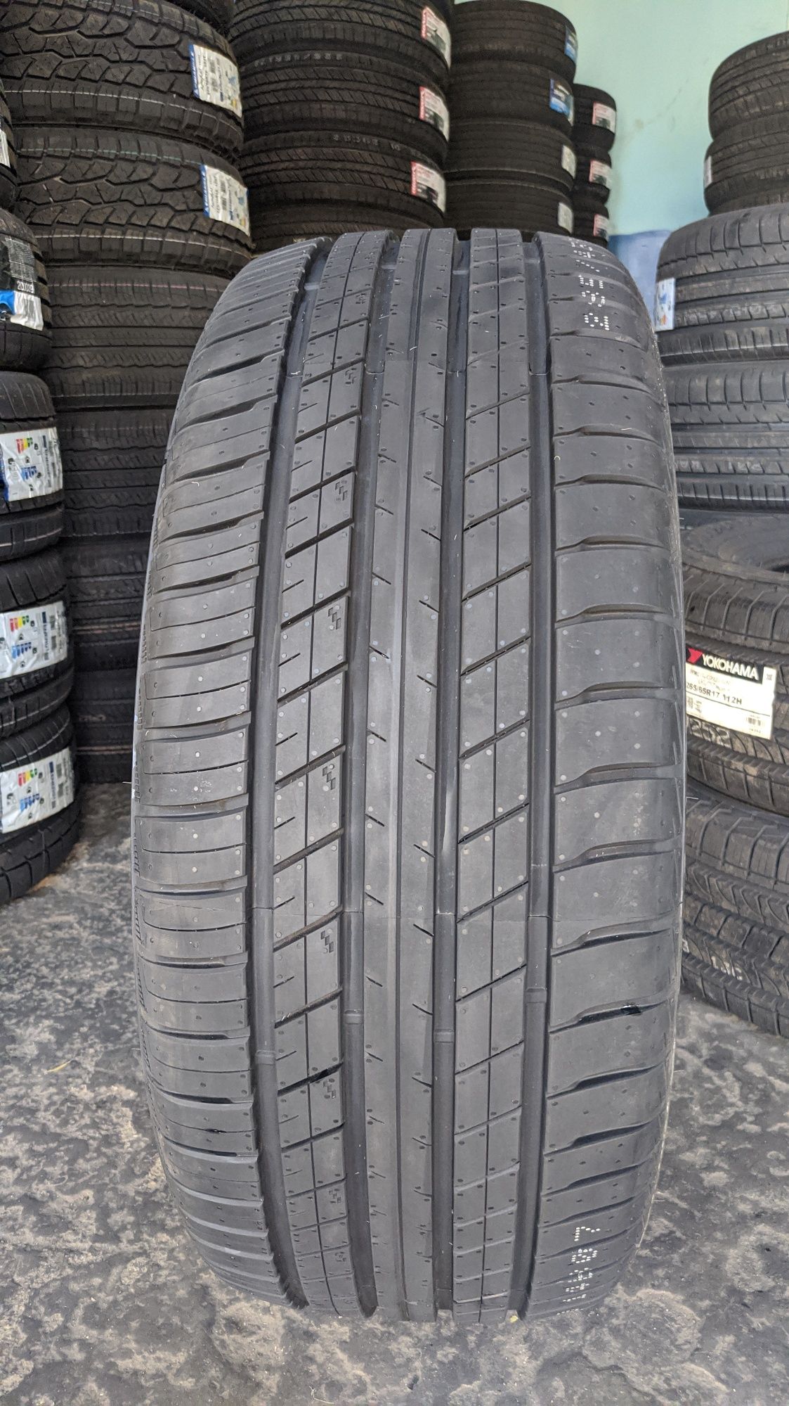 285/45R22 Roadx Китай