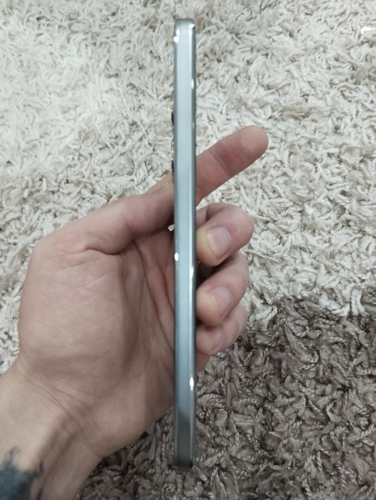 Huawei nova 10SE 8/128гб