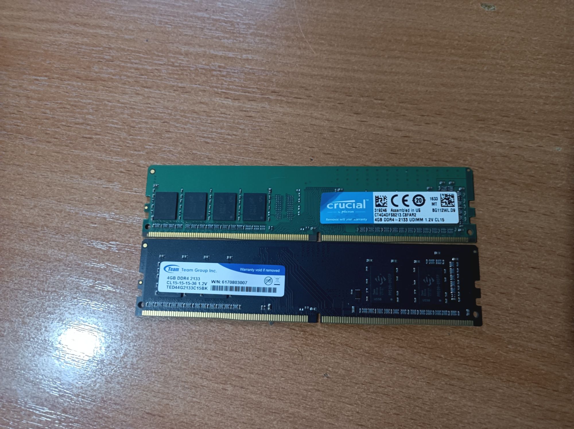 Продам :  2 разные Оперативные Памяти Ddr4 4 Gb по 4000 тыс. Каждая