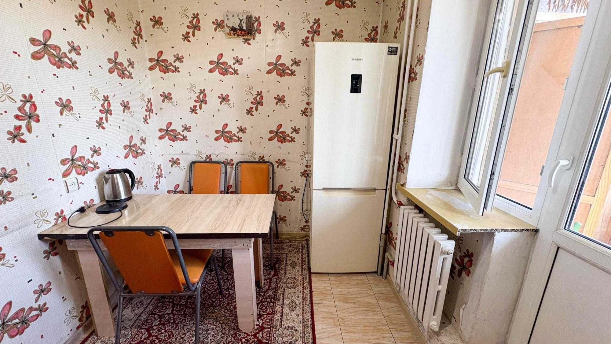 продается 2 ком в центре Айым