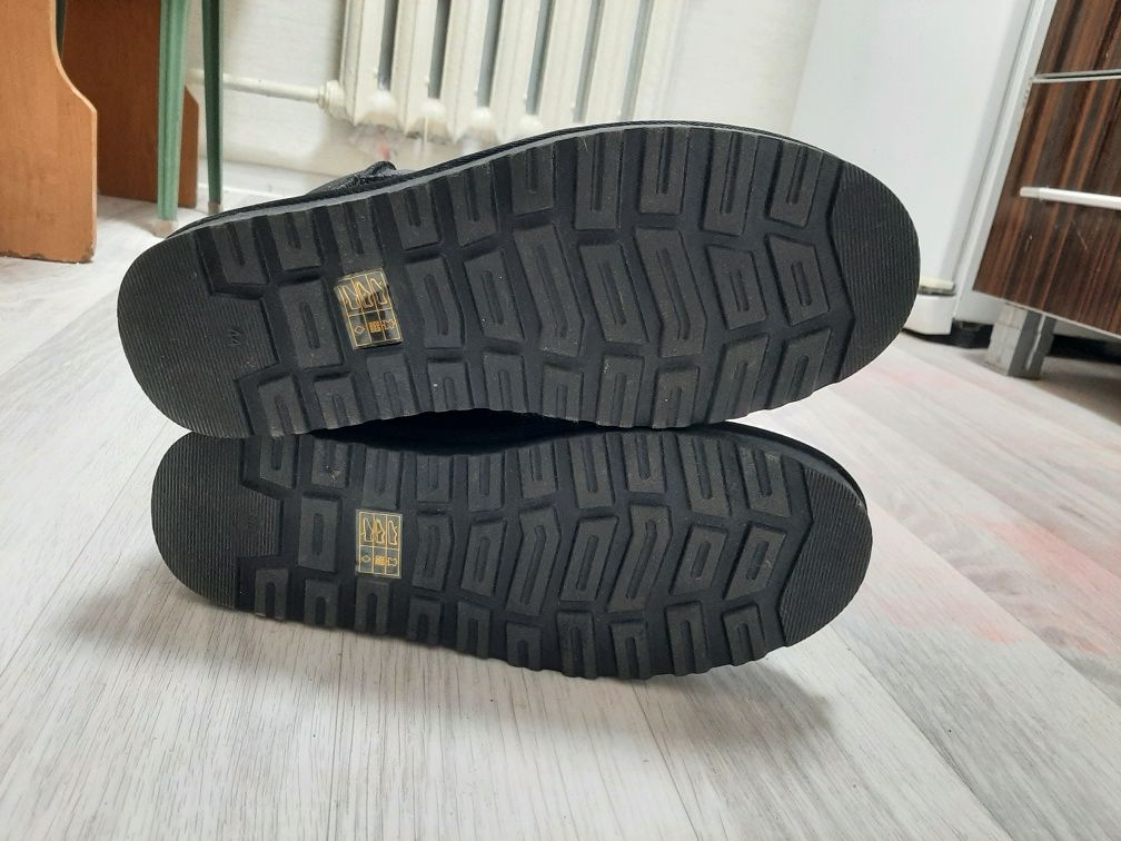 Продам угги новые кожаные