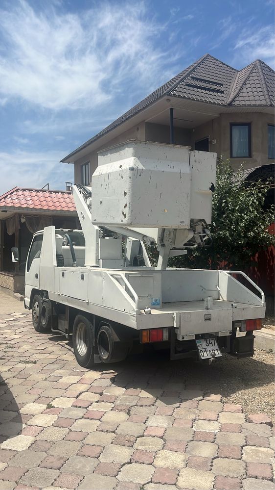 Продам АвтовышкаАГП 9 метров