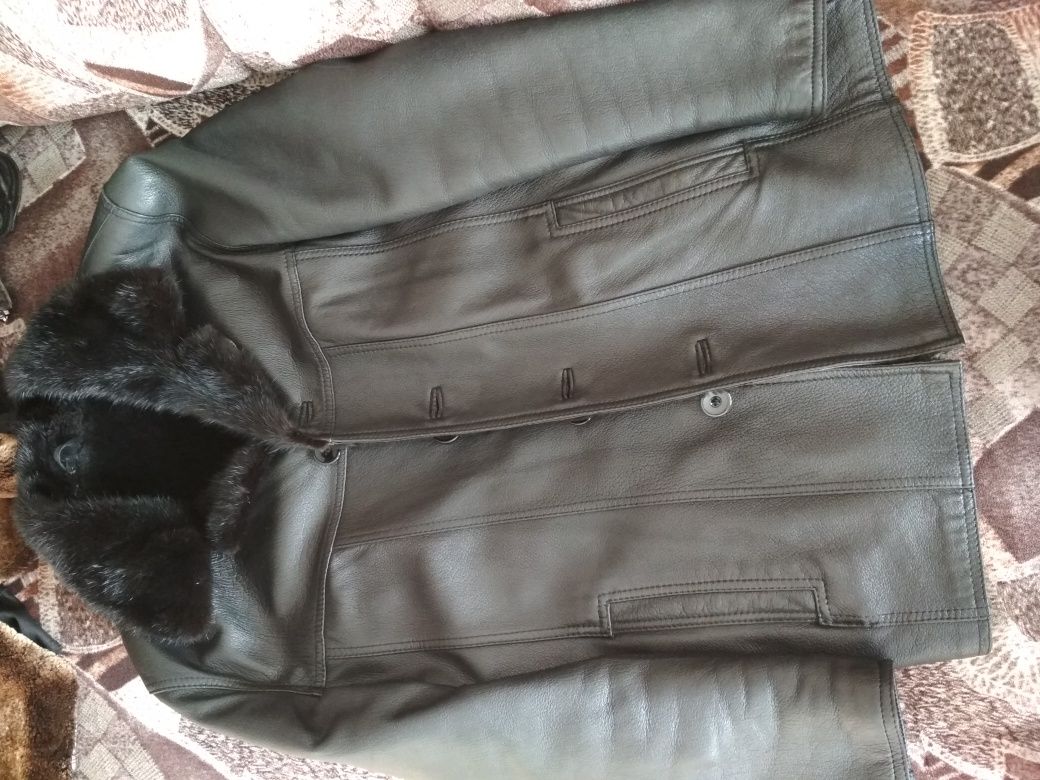 Продам дублёнки черная и коричневая