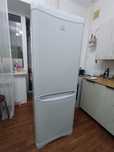 Холодильник indesit продам