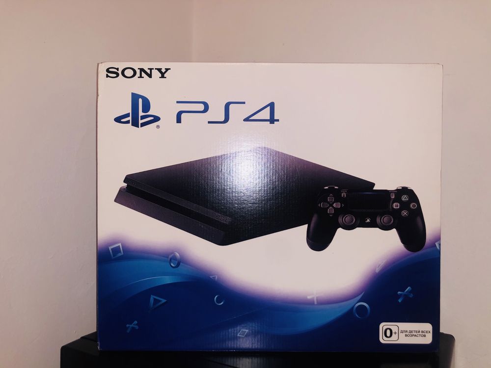 PS4  Slim    512 Гбт + 2 джойстика + 4 игры